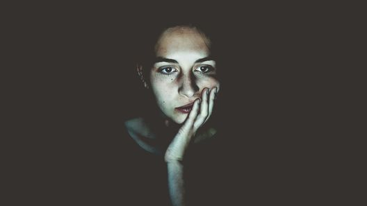 A woman in front of her browser being incredibly bored